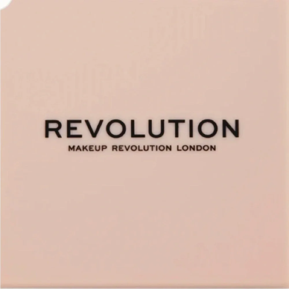 Makeup Revolution Brown and Cream Bronzer & Contour Palette Medoum